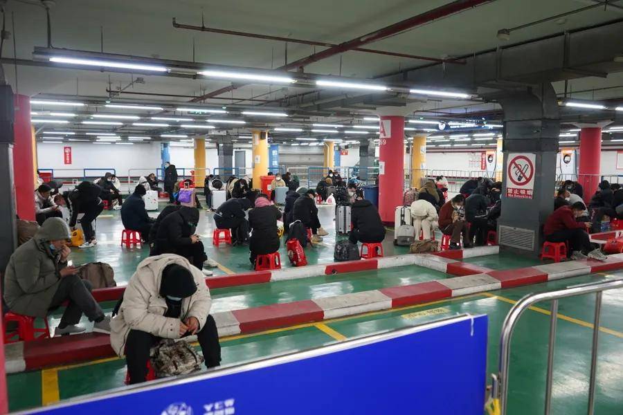 到底是上海！“凌晨的火车站比想象中温暖”