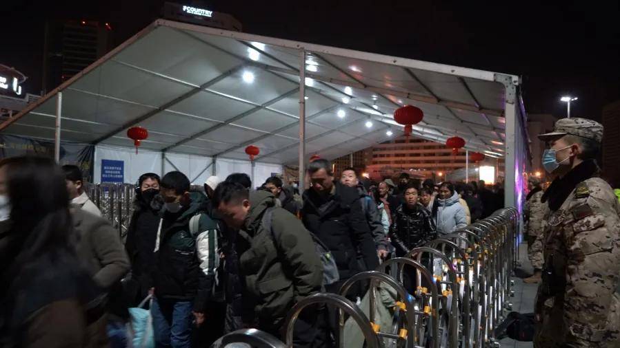 到底是上海！“凌晨的火车站比想象中温暖”