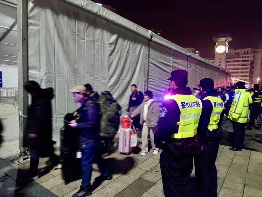 到底是上海！“凌晨的火车站比想象中温暖”