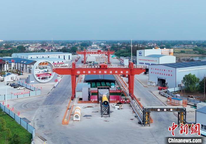 世界最大直径高铁盾构机“领航号”掘进突破5000米