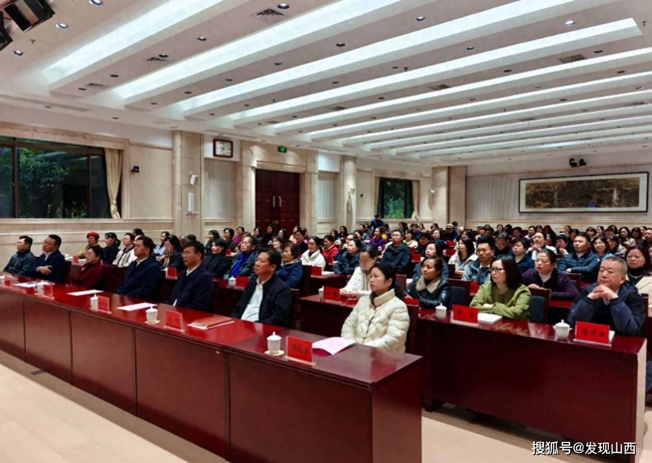 湖南株洲120余名“一把手”配偶，集中观看落马官员痛哭忏悔