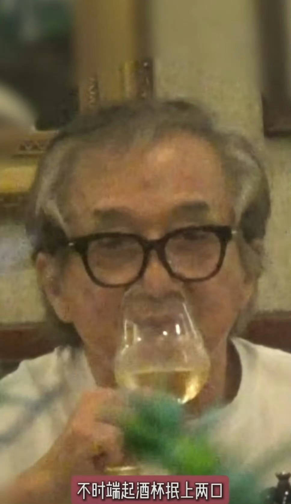 71岁成龙头发花白!谢贤交代后事张纪中出了车祸还得养家…慢慢老去的他们让人泪目