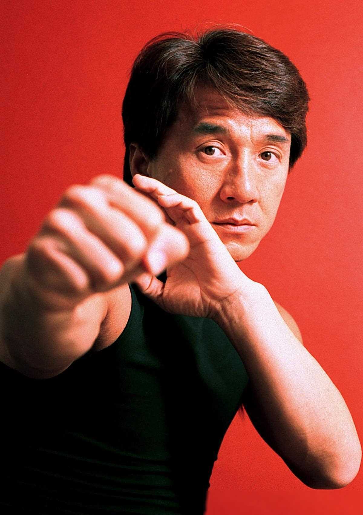 71岁成龙头发花白!谢贤交代后事张纪中出了车祸还得养家…慢慢老去的他们让人泪目