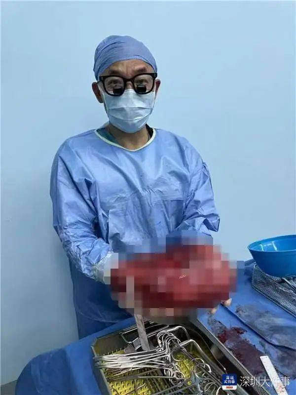 店员试衣间里一句警告,竟救了17岁少女!一家人火速赶到深圳