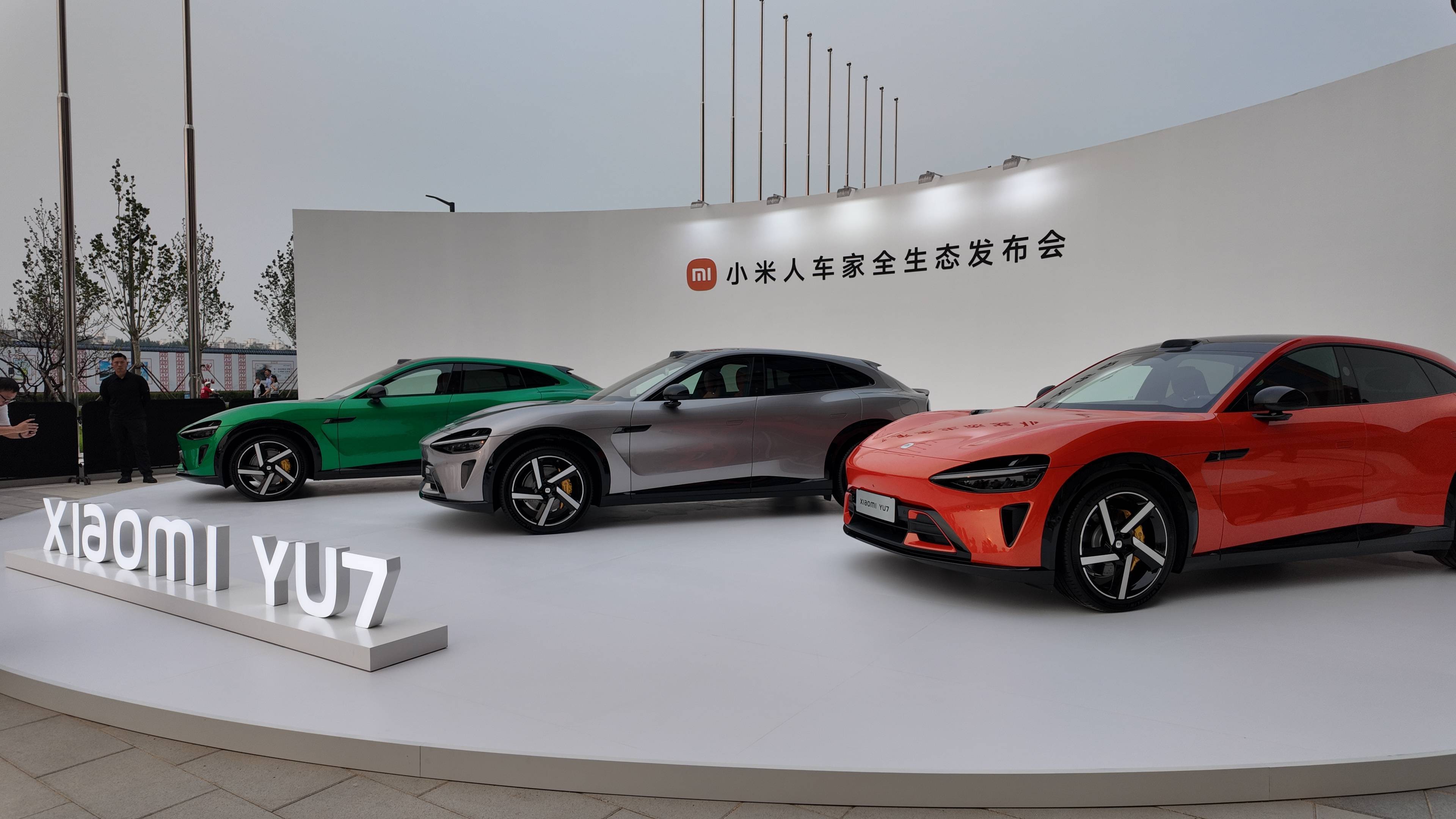 小米YU7上市72小时：“锁单+1”刷屏工作群，提车时间最长超一年，雷军直面“产能挑战”？