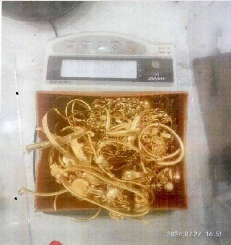 小树林里接头，一天背走2000多万元黄金！上海两人被判刑