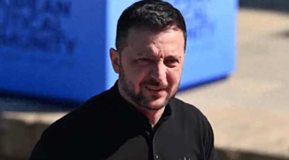 新的情况出现，中美贸易下降20%，王毅开门见山，送给美国12个字