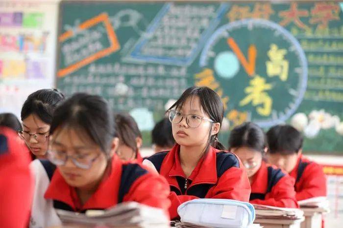 “考编‘专用校’分数超过985”,带来什么思考?