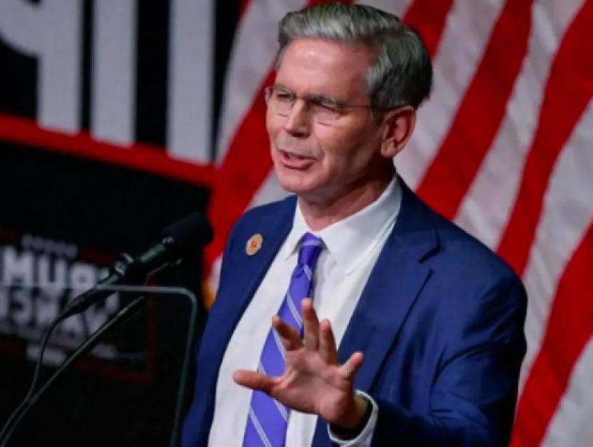 特朗普对华口风突变，专家坦言：必须提高警惕！中国一出手就是3440亿，ASML或要被取代！