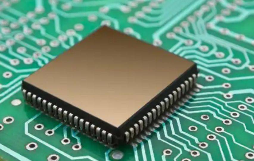 特朗普对华口风突变，专家坦言：必须提高警惕！中国一出手就是3440亿，ASML或要被取代！