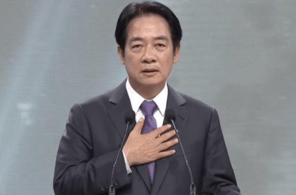 大陆预言成真，赖清德“过境”美国，人还没出发，特朗普就不装了