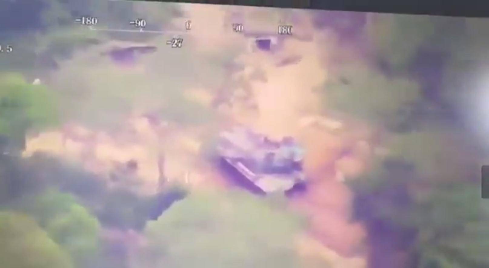 战事失控,59D坦克拼死突击,泰国瞬间进入应战:数架F16战机开炸