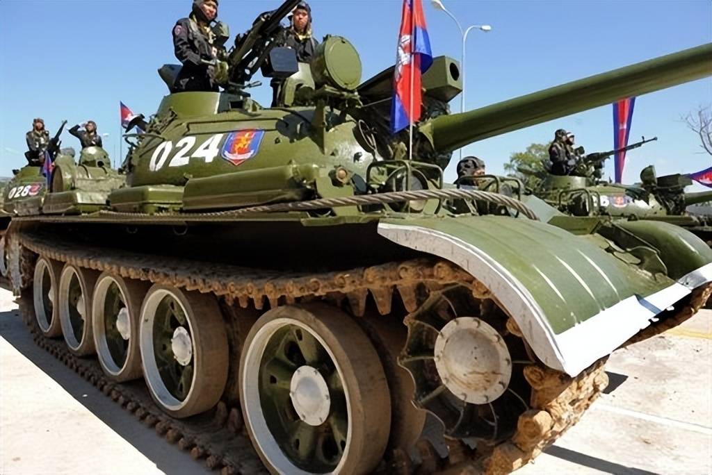 战事失控,59D坦克拼死突击,泰国瞬间进入应战:数架F16战机开炸