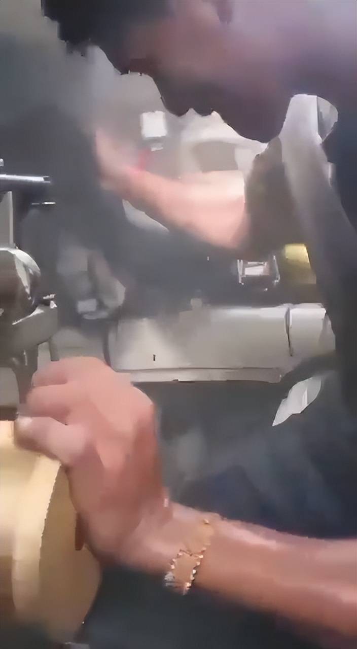 战事失控,59D坦克拼死突击,泰国瞬间进入应战:数架F16战机开炸