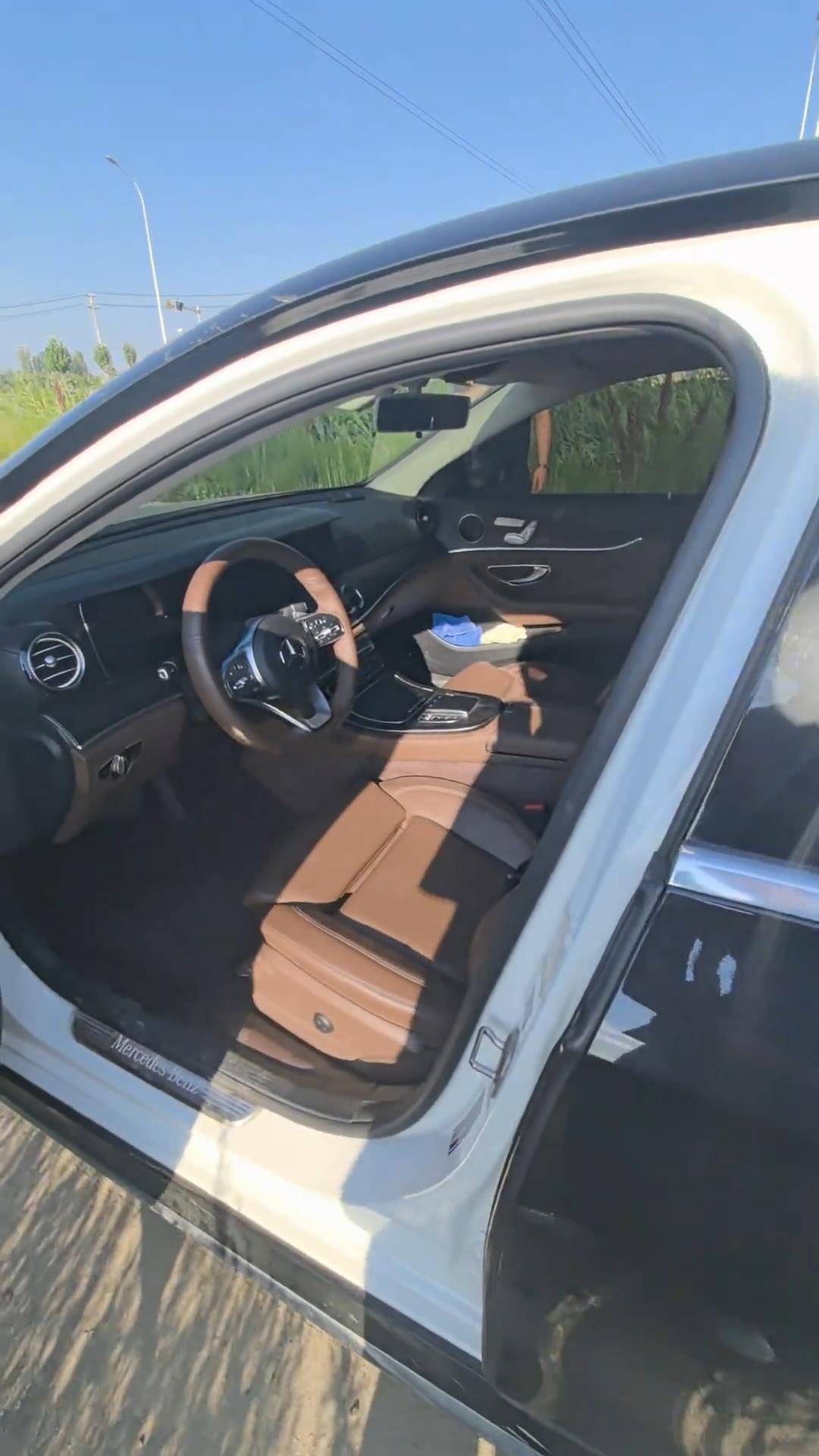 3名男孩偷开奔驰车到百公里外遗弃，2人已被抓获，车主：还好仅保险杠有轻微刮擦