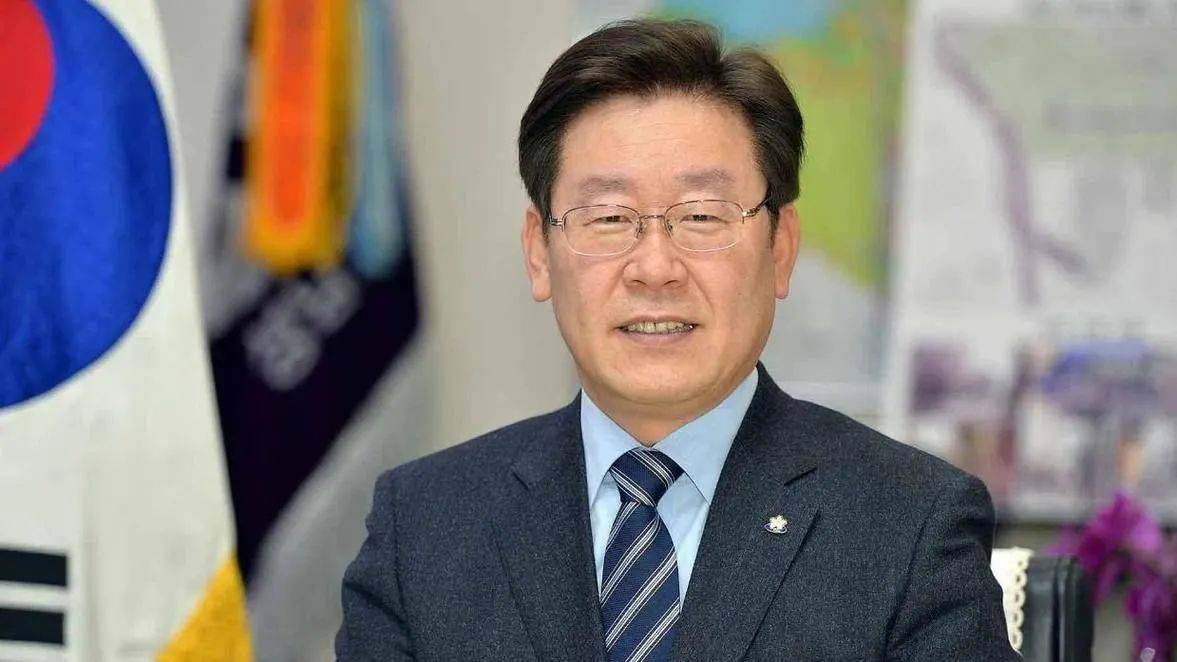 李在明确定不出席中国阅兵了?中方接到一通电话,我外长打开天窗说亮话,对外释放信息量大