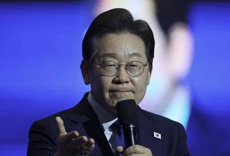 李在明确定不出席中国阅兵了?中方接到一通电话,我外长打开天窗说亮话,对外释放信息量大