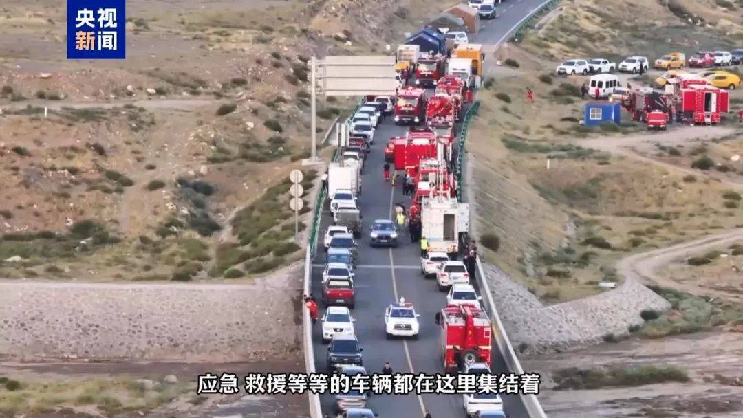 内蒙古一地山洪致10名野营者遇难，2人仍失联，获救19岁女生讲述：总计5个家庭，开了4辆车；当地700余人正地毯式搜救