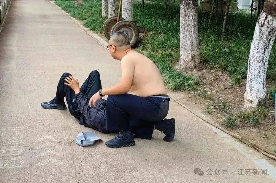 石家庄一公安局副局长“赤膊上阵”，扑倒诈骗分子