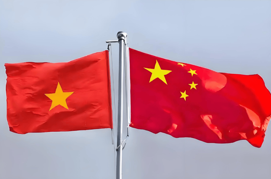 九三阅兵前发出警告，越南在南海非法吹填岛礁，外交部重磅表态：绝不姑息