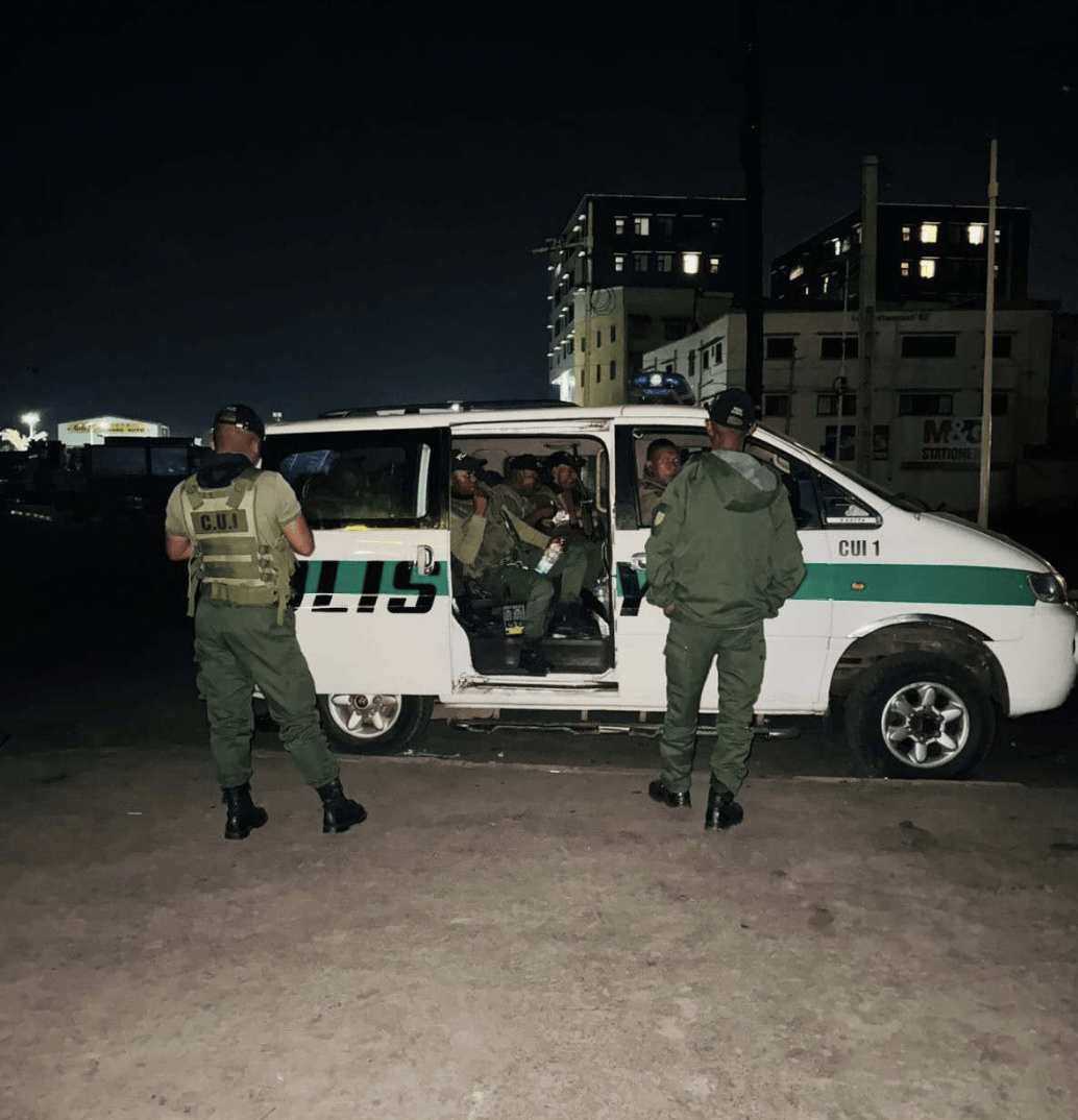 马达加斯加首都发生骚乱华人商店被烧抢,当地华人:花钱请警察和部队,打退暴徒的进攻