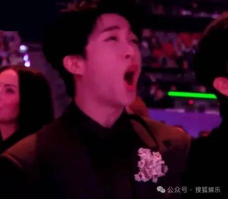 这场晚会台下简直是追星现场,名场面太多了吧?