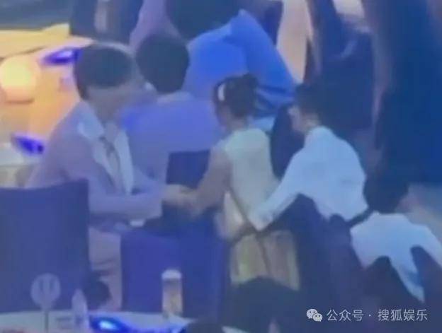 这场晚会台下简直是追星现场,名场面太多了吧?