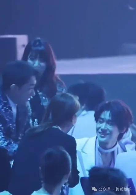 这场晚会台下简直是追星现场,名场面太多了吧?