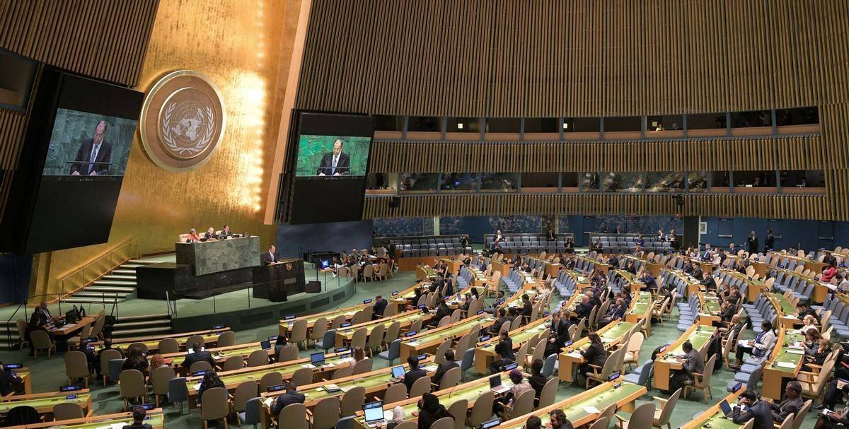 联合国上演罕见一幕,中方代表与7国激烈对峙,麦克风外交要不得