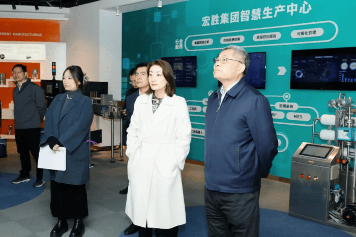 娃哈哈“内战”打到了最残酷的时候，宗馥莉这次腹背受敌