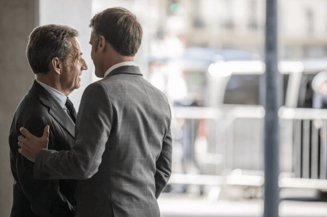 70岁法国前总统萨科齐的“坐牢style”:入狱前密会马克龙,入狱后开始写书