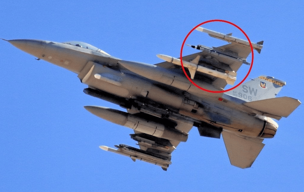 损失惨重！为了抢回跳伞飞行员，美军又有两架飞机被伊朗击落